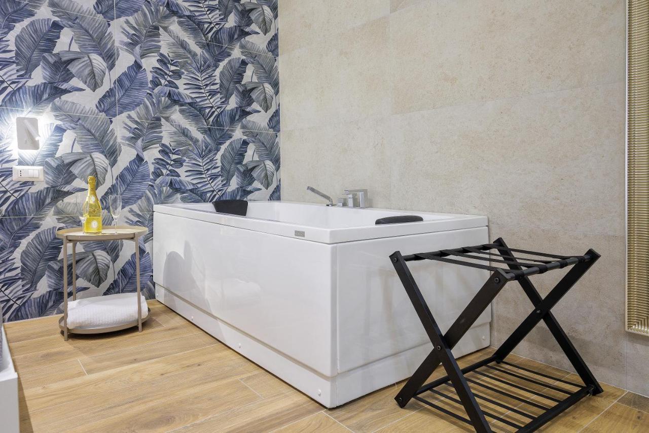 Live Suite Napoli Экстерьер фото