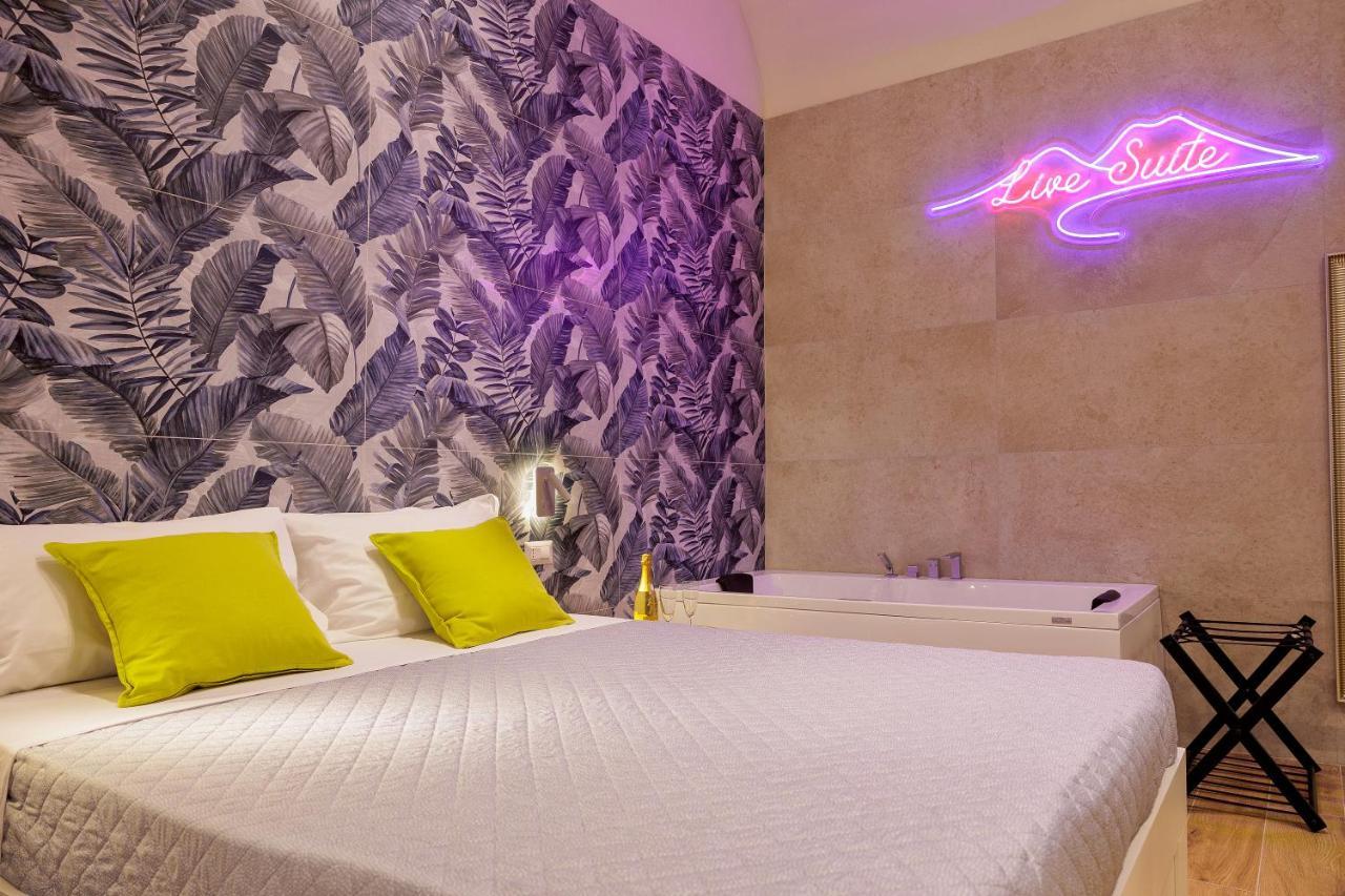 Live Suite Napoli Экстерьер фото