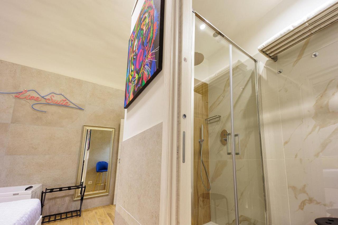 Live Suite Napoli Экстерьер фото