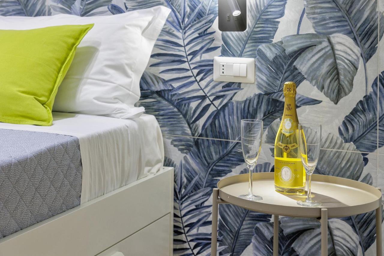 Live Suite Napoli Экстерьер фото