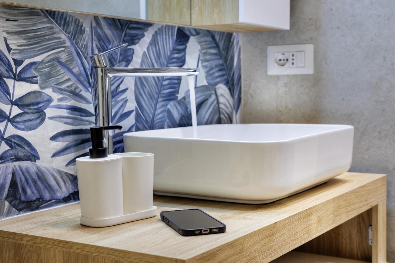 Live Suite Napoli Экстерьер фото